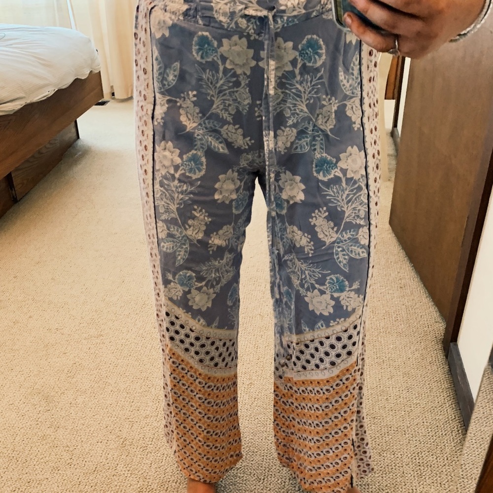 Angie flowy patterned pants